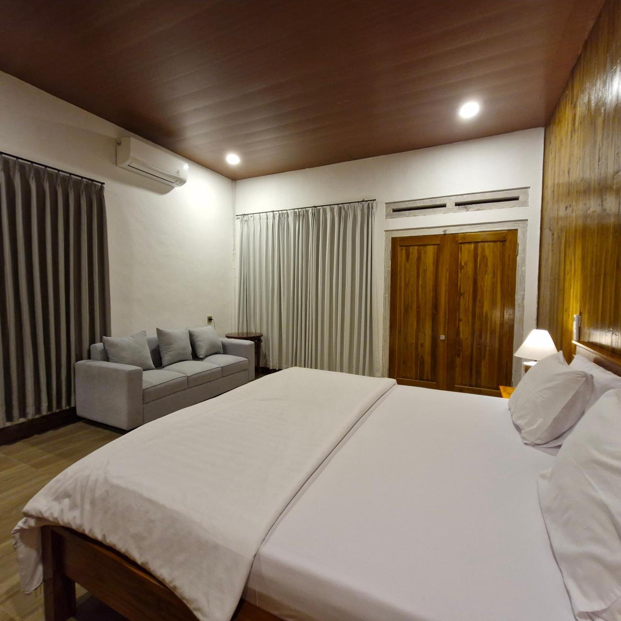 Peraja Bungalows Loyok Sangyang Luaran gambar