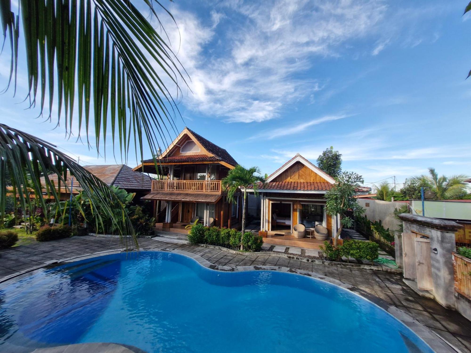 Peraja Bungalows Loyok Sangyang Bilik gambar
